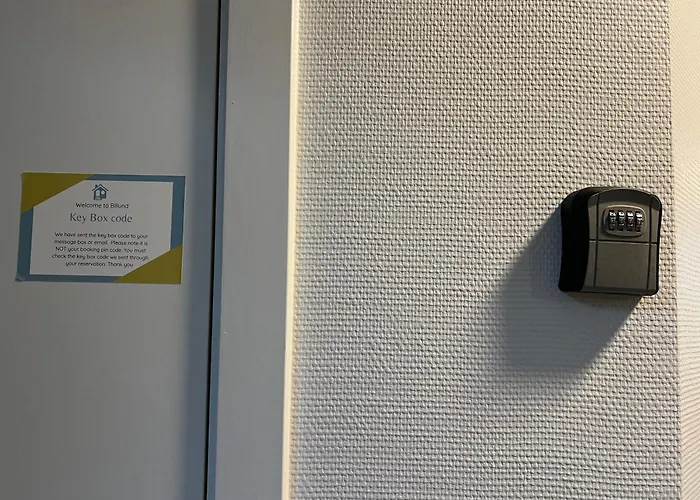 5 Min Walk To Lego House - With Private Bathroom N4 公寓 *